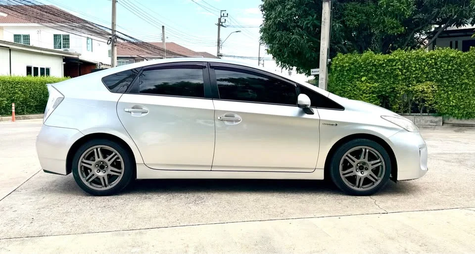 2012 Toyota Prius III 3