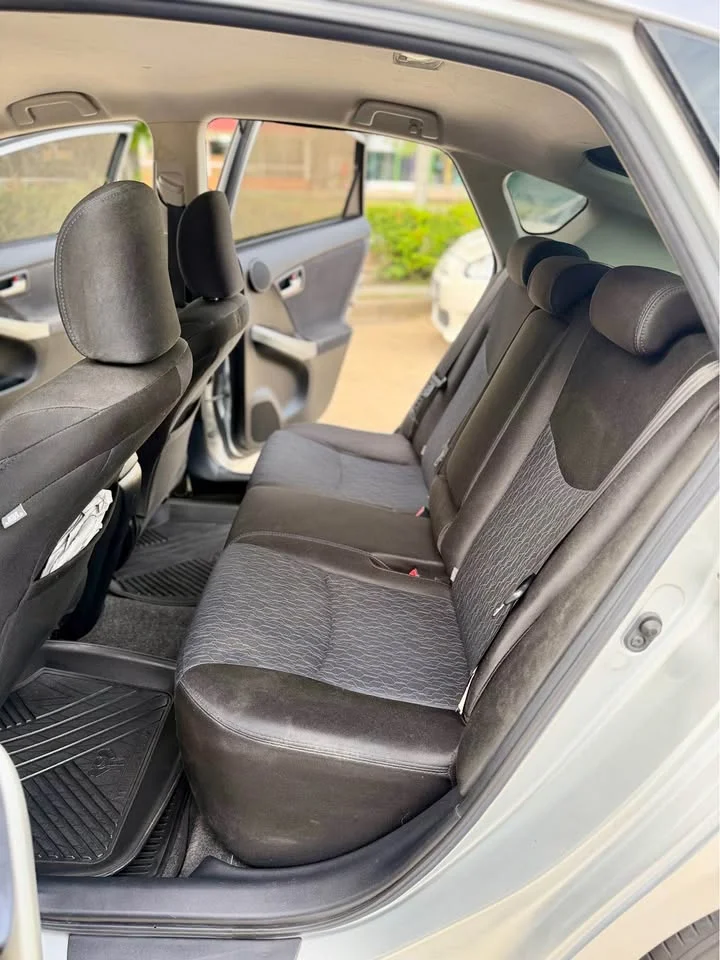 2012 Toyota Prius III 2