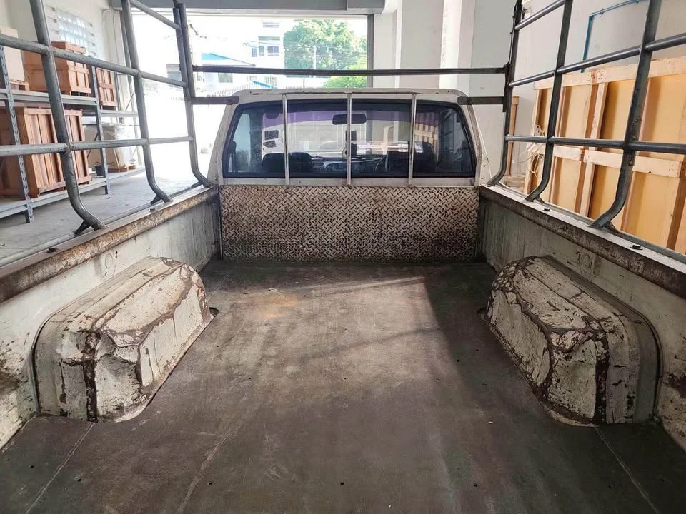 2000 Nissan Frontier I 2