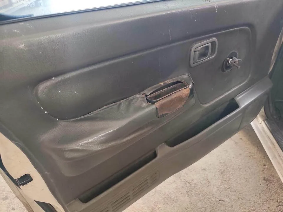 2000 Nissan Frontier I 3