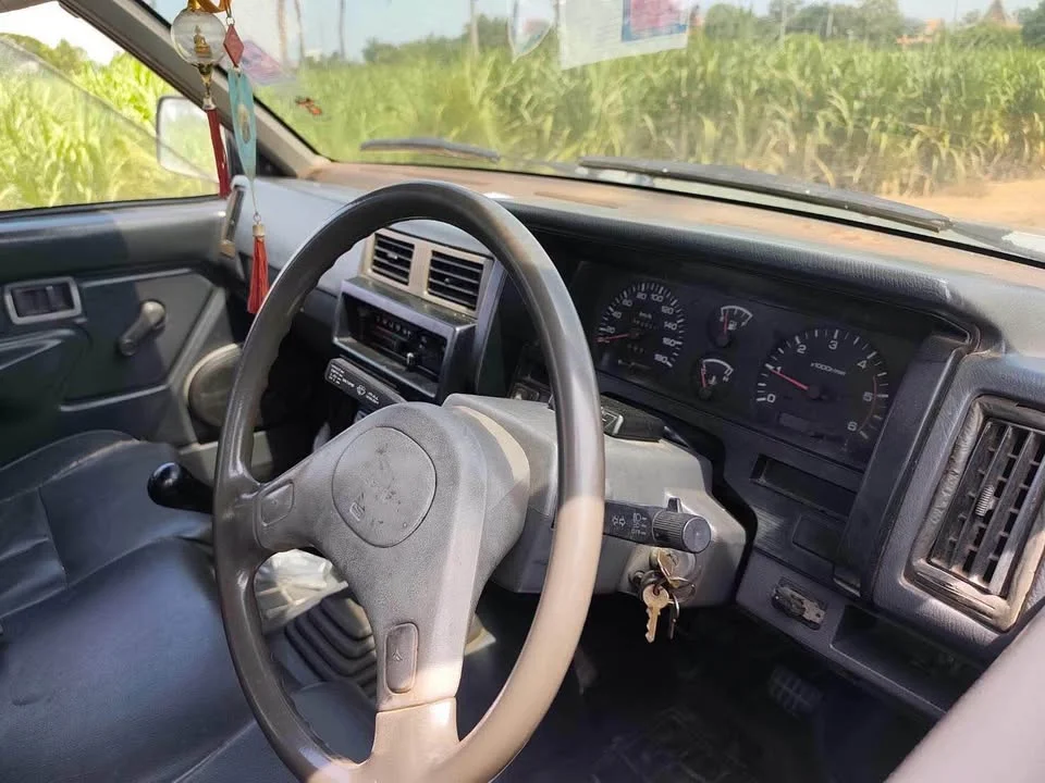 1994 Nissan Big M D21 2