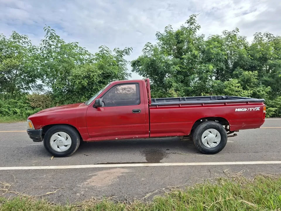 1990 Toyota Hilux Mighty-X V 2