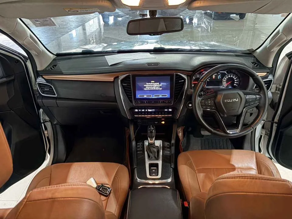 2022 Isuzu MU-X II 3