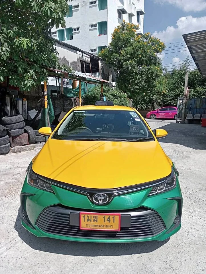 Toyota Corolla Altis XII (E210) 3
