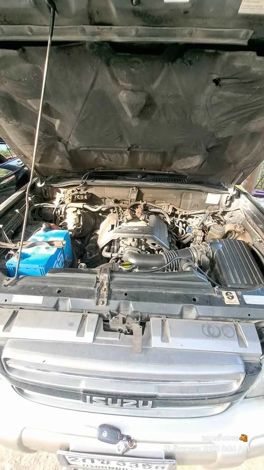 2000 Isuzu Trooper II 2