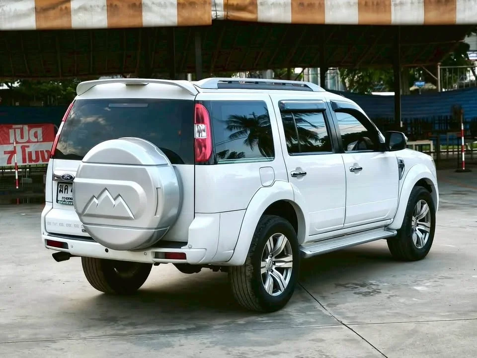 2011 Ford Everest I 2
