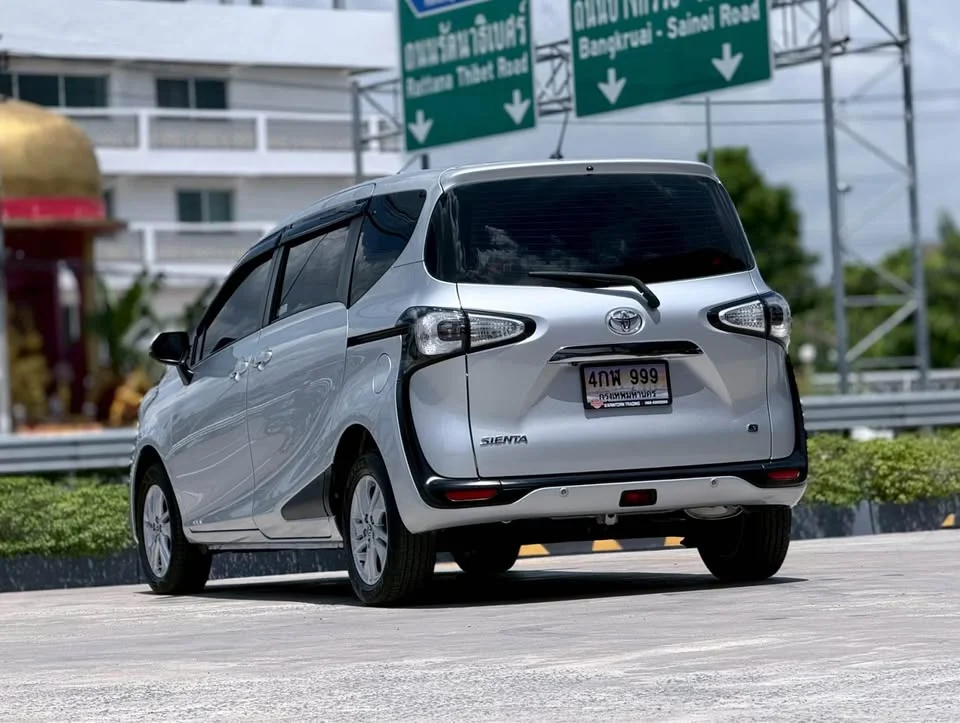 2019 Toyota Sienta II 3