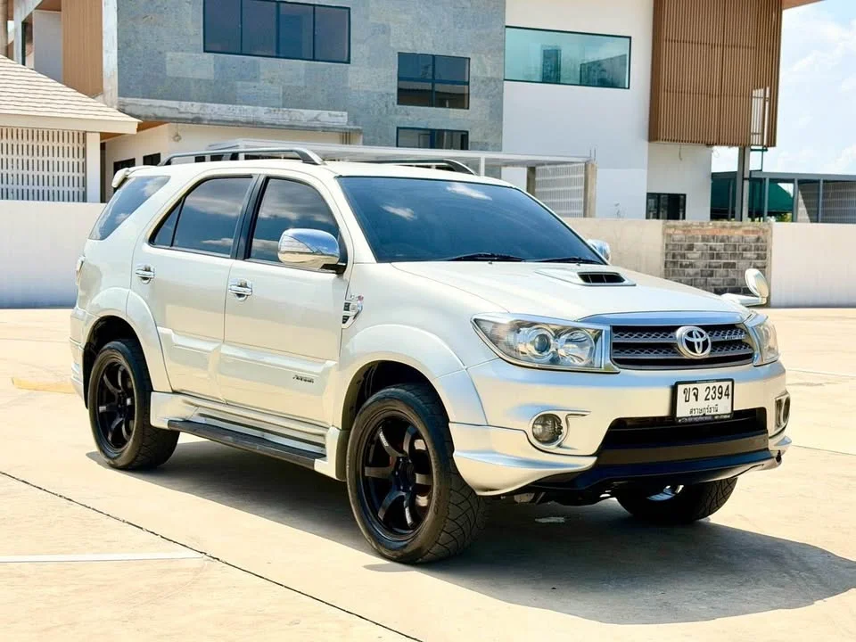 2010 Toyota Fortuner I 2