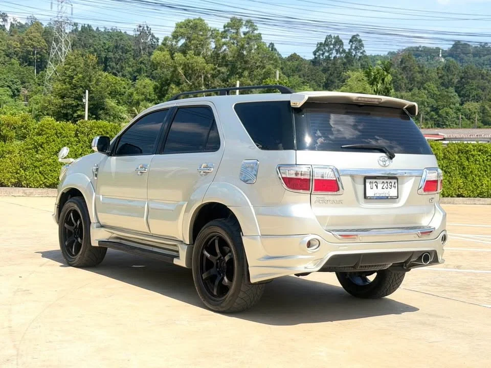 2010 Toyota Fortuner I 3