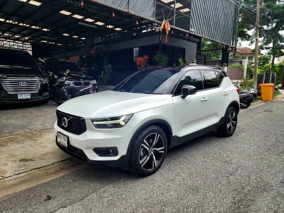 2019 Volvo XC40 2