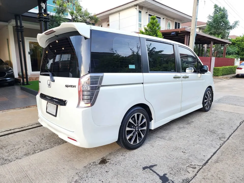 2014 Honda Stepwgn IV 3
