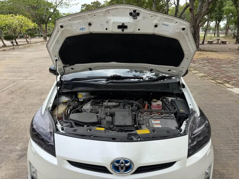 2011 Toyota Prius III 3