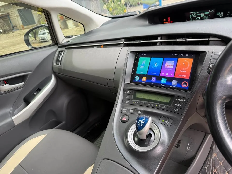 2011 Toyota Prius III 2