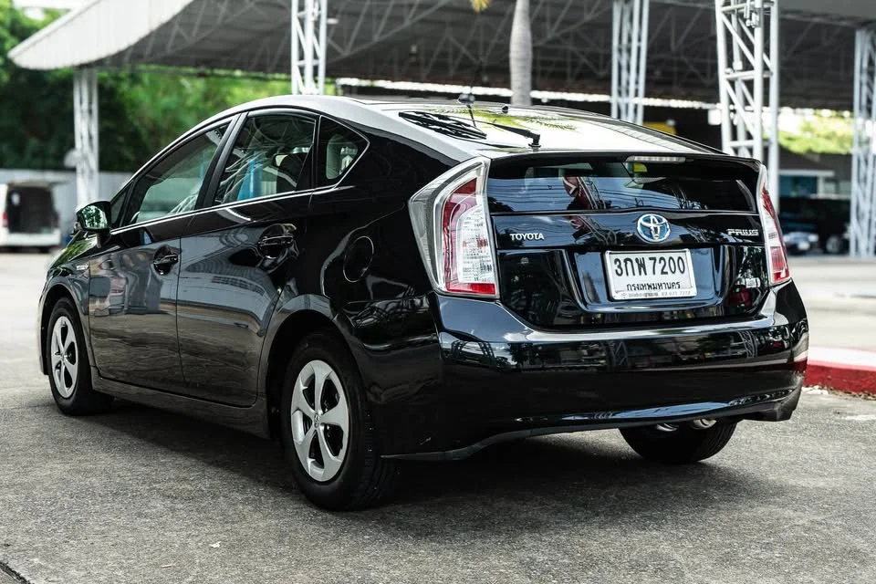 2012 Toyota Prius III 2