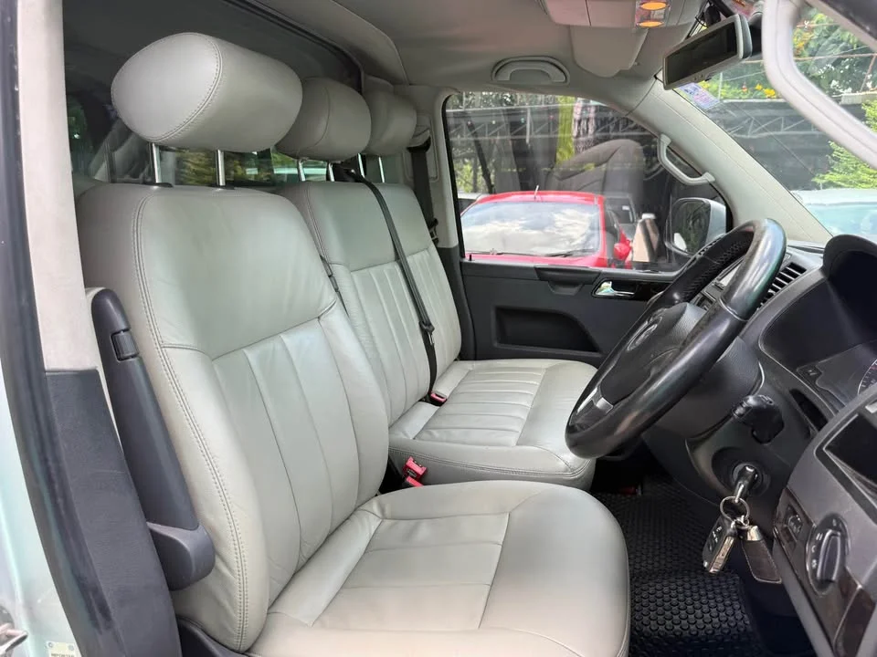 2010 Volkswagen Caravelle T5 3