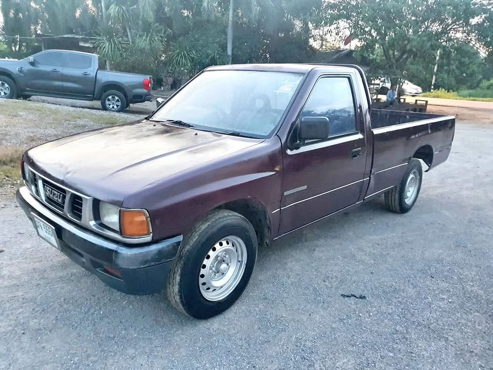 1996 Isuzu TFR III 2