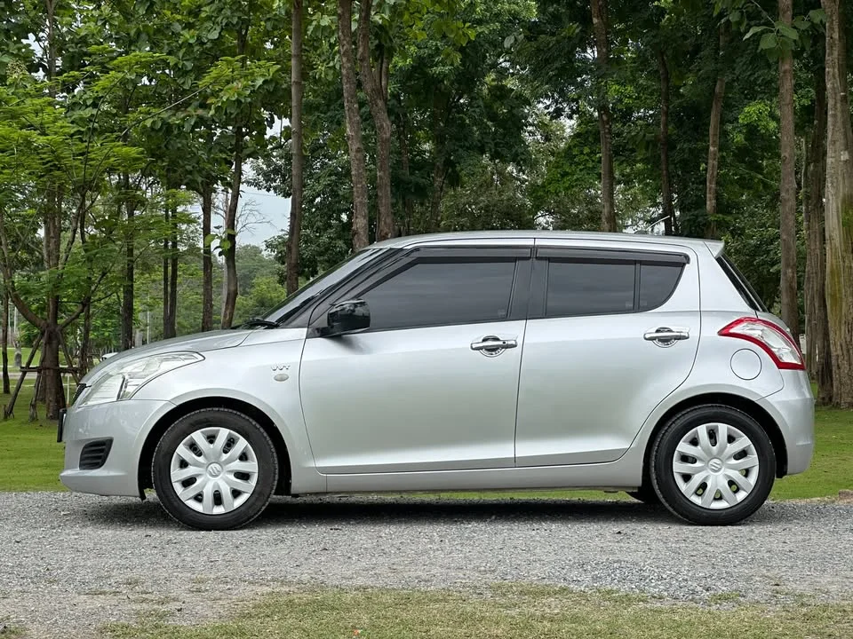 2013 Suzuki Swift II 2