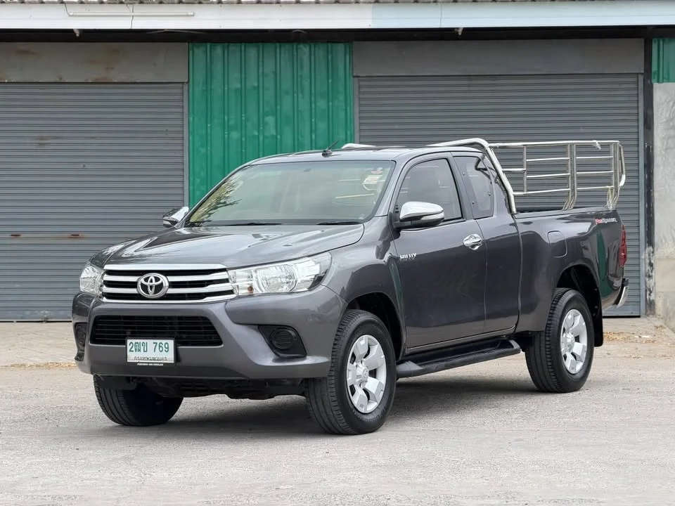 2016 Toyota Hilux VIII 2