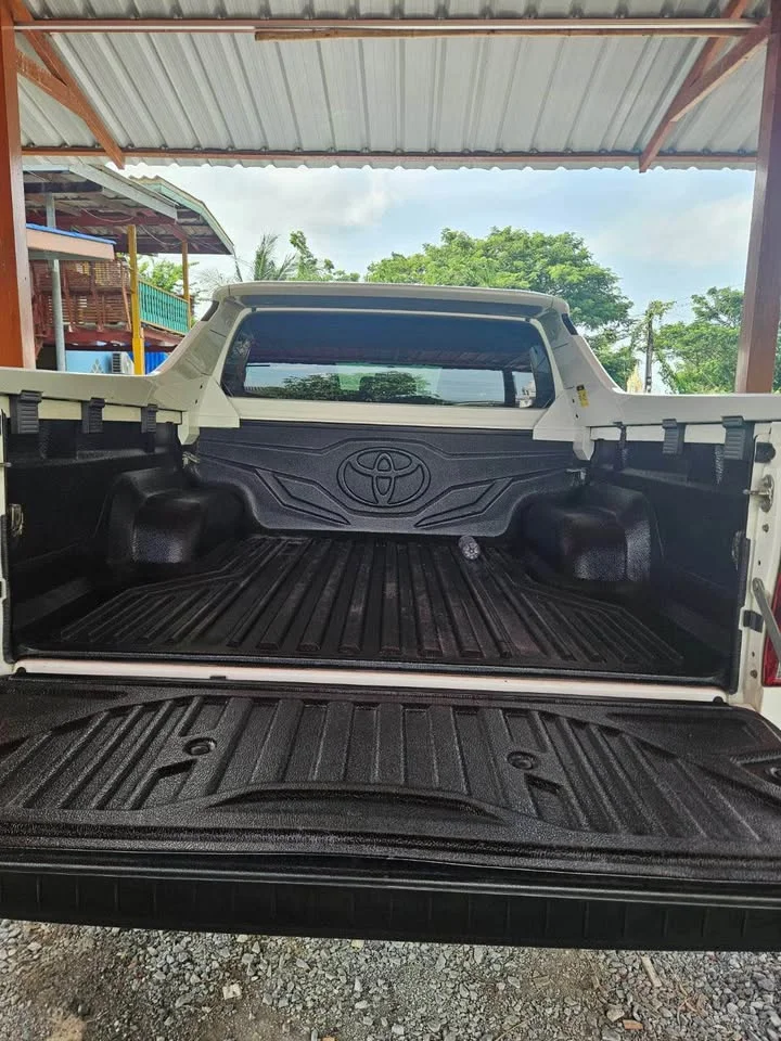 2017 Toyota Hilux VIII 2
