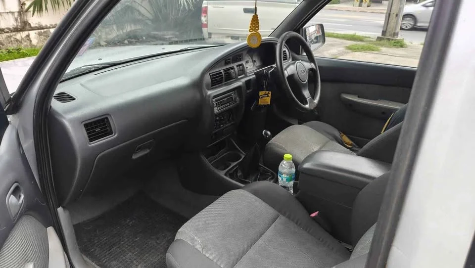 2004 Mazda 2500 Fighter V 2