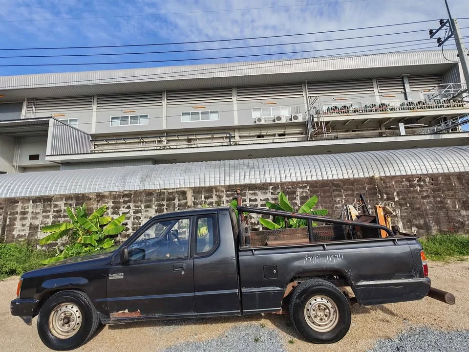 1991 Mitsubishi Triton II 3