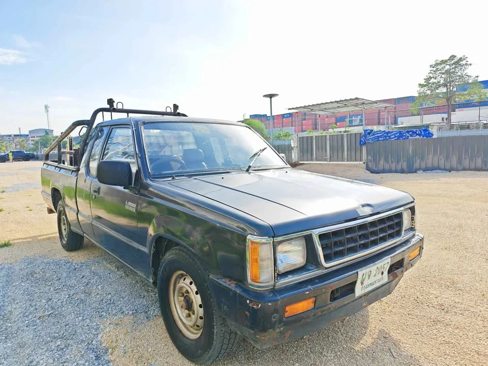 1991 Mitsubishi Triton II 2