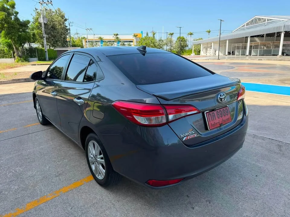 2017 Toyota Yaris ATIV III 2
