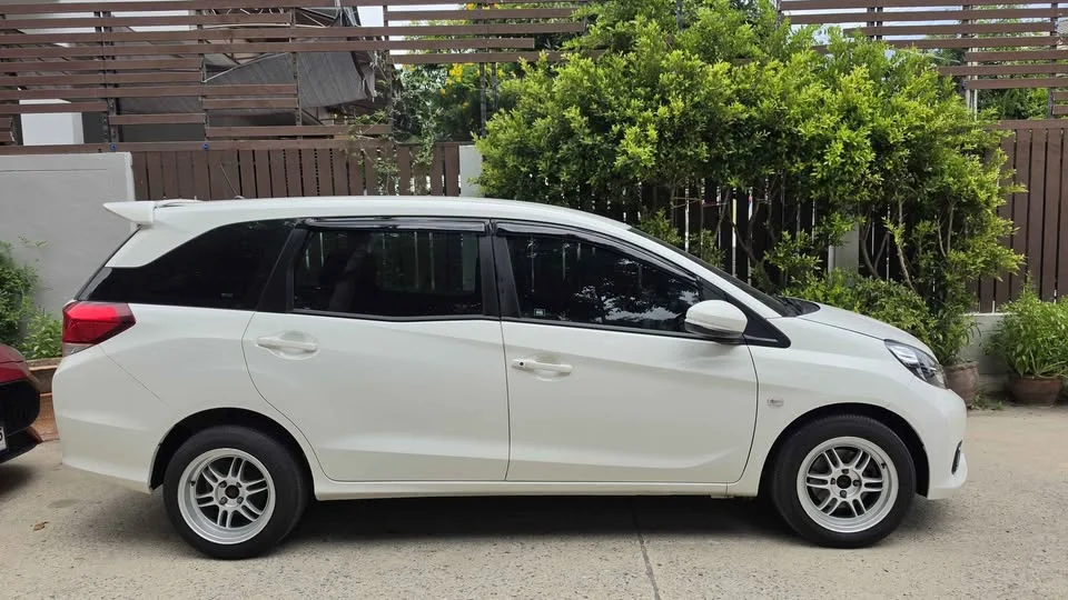 2015 Honda Mobilio II 3