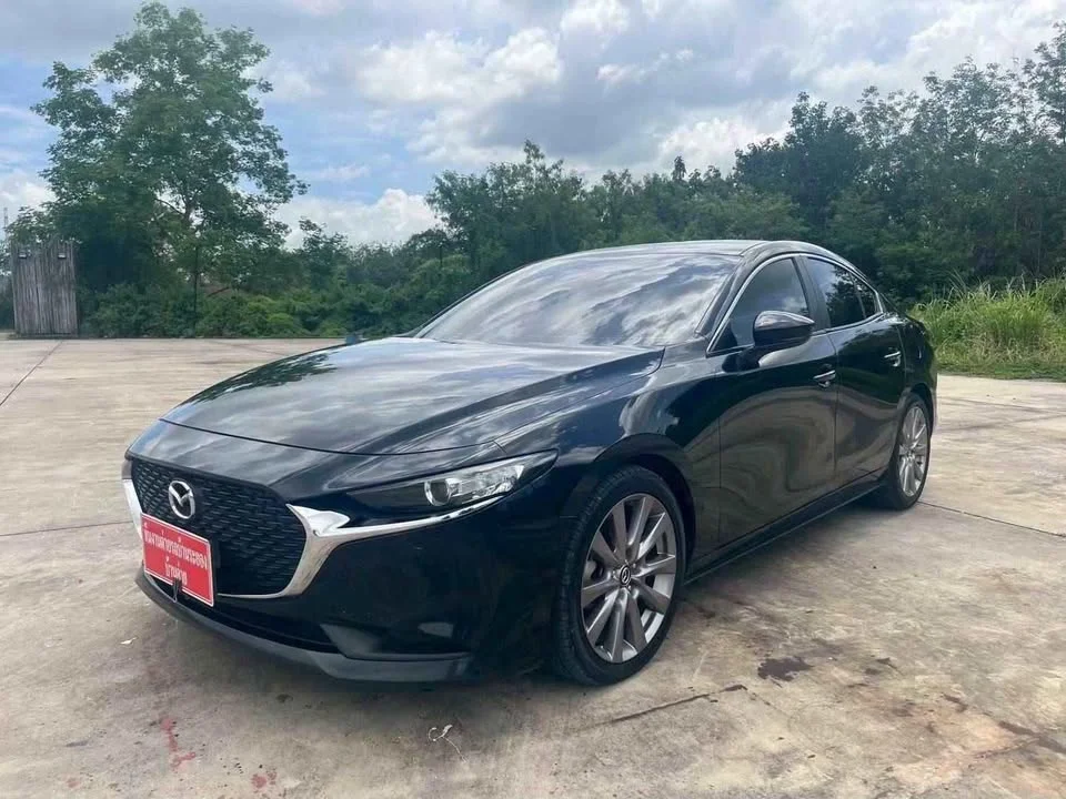 2019 Mazda 3 IV 3