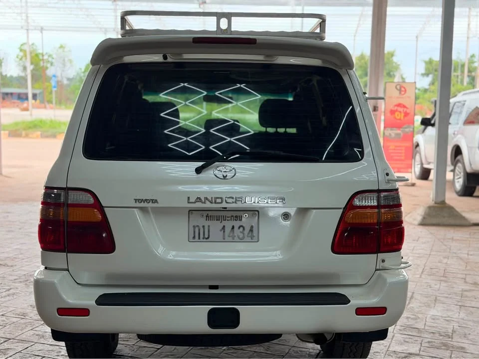 2000 Toyota Land Cruiser J100 3
