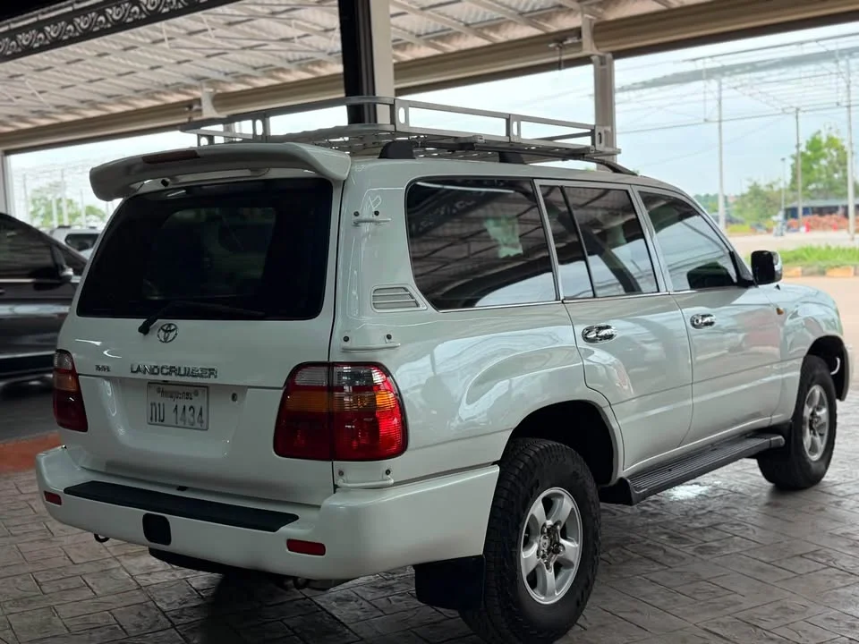 2000 Toyota Land Cruiser J100 2