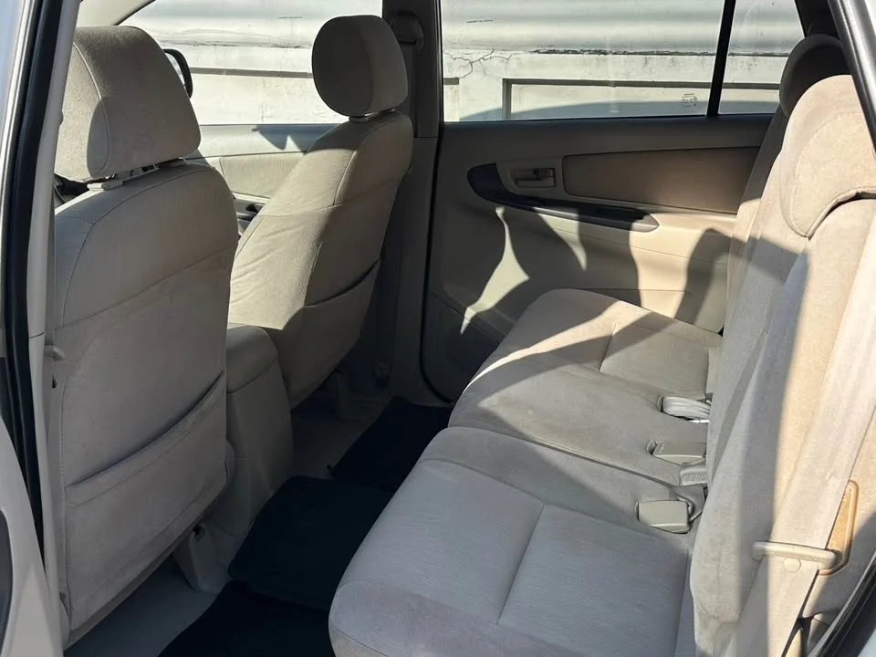 2011 Toyota Innova I 2