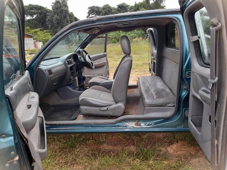 2004 Mazda 2500 Fighter V 3