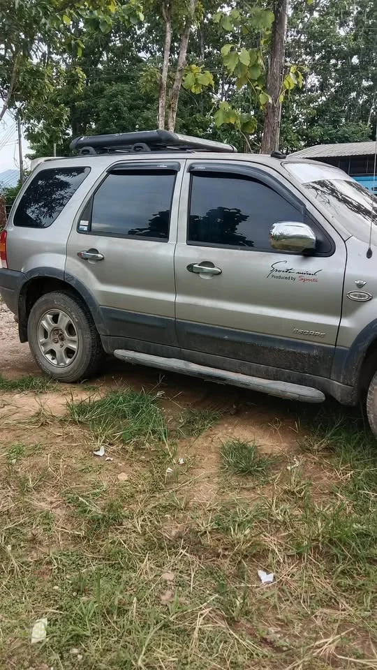 2004 Ford Escape I 3