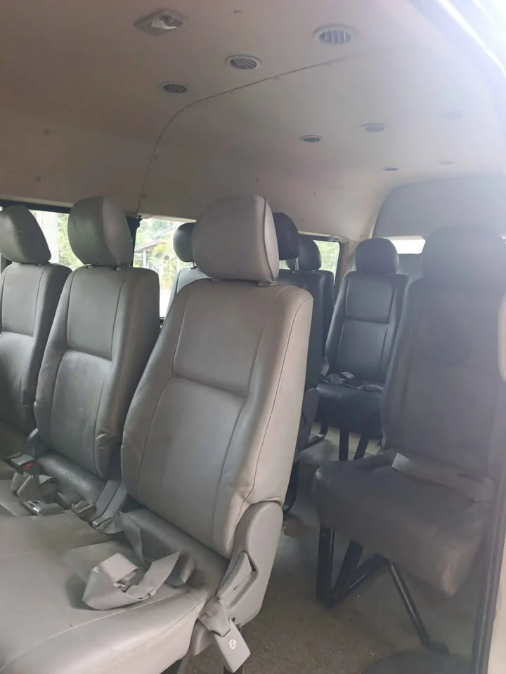 2010 Toyota Commuter V (H200) 3