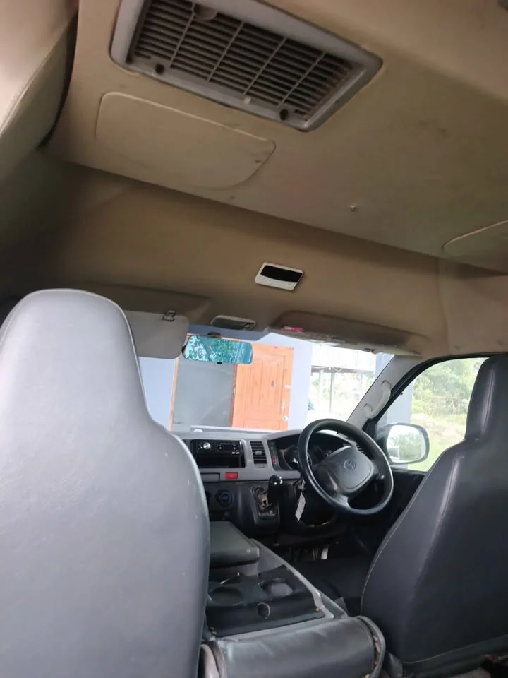 2010 Toyota Commuter V (H200) 2