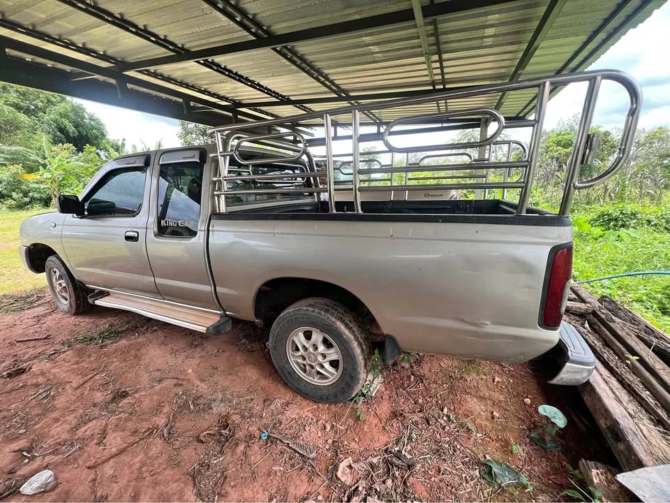 2003 Nissan Frontier I 3