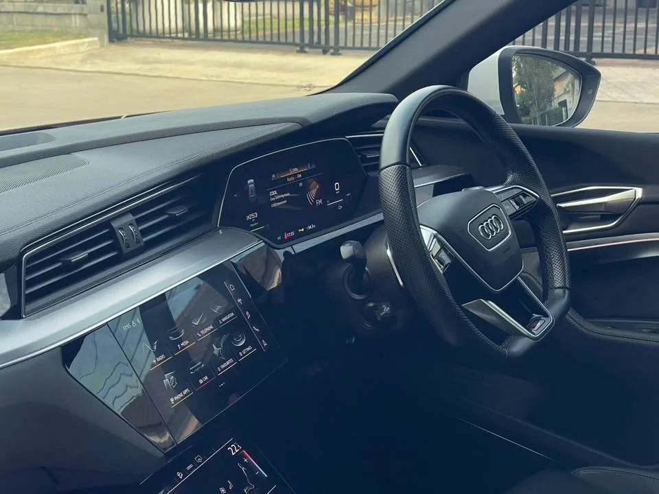 2020 Audi Q8 e-tron 2