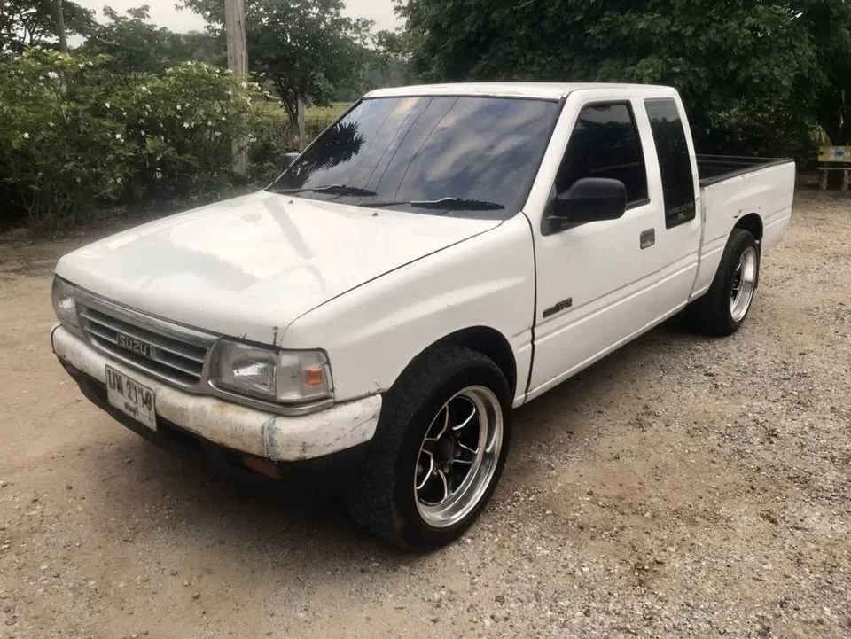 1990 Isuzu TFR III 3