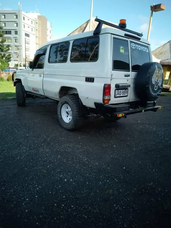Toyota Land Cruiser J70 2