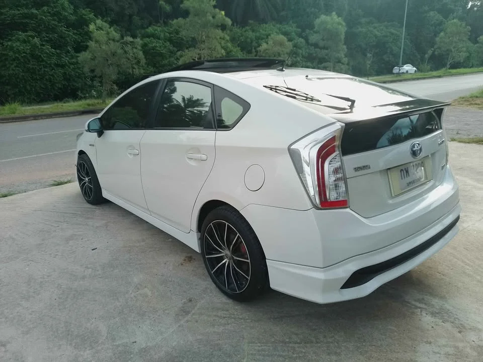 2014 Toyota Prius III 3