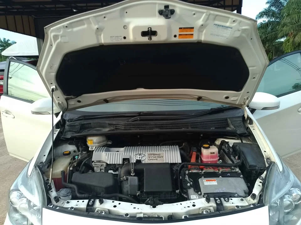 2014 Toyota Prius III 2