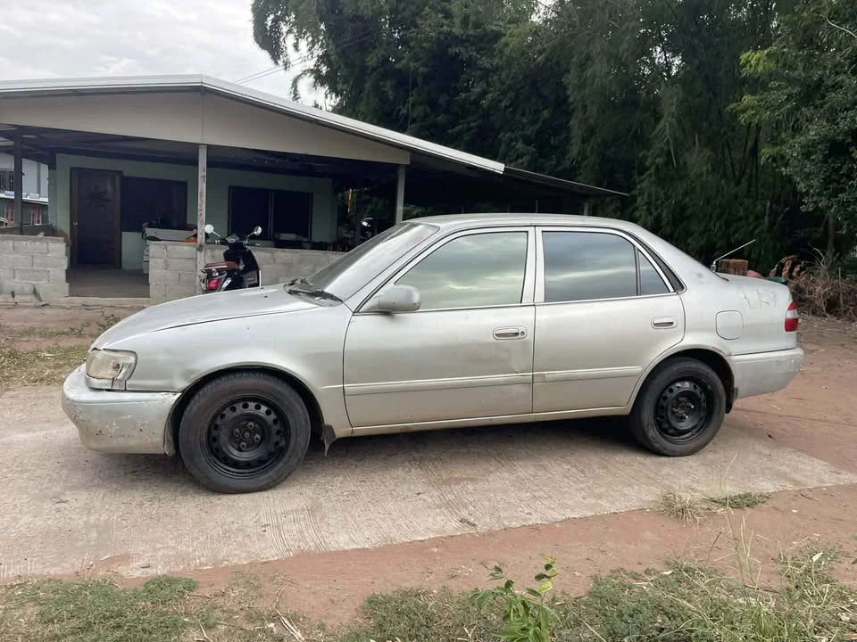 2000 Toyota Corolla Altis VIII (E110) 3