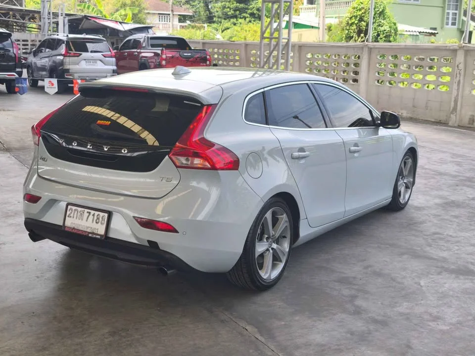 2013 Volvo V40 II 2