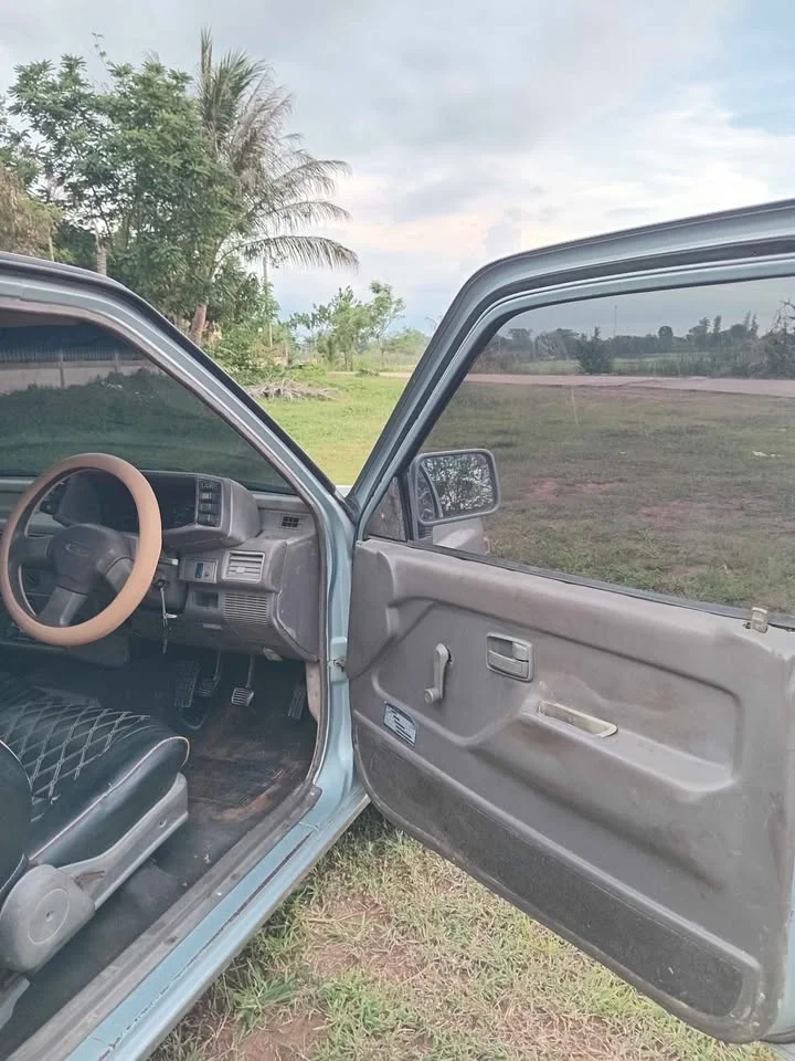1996 Isuzu TFR III 3