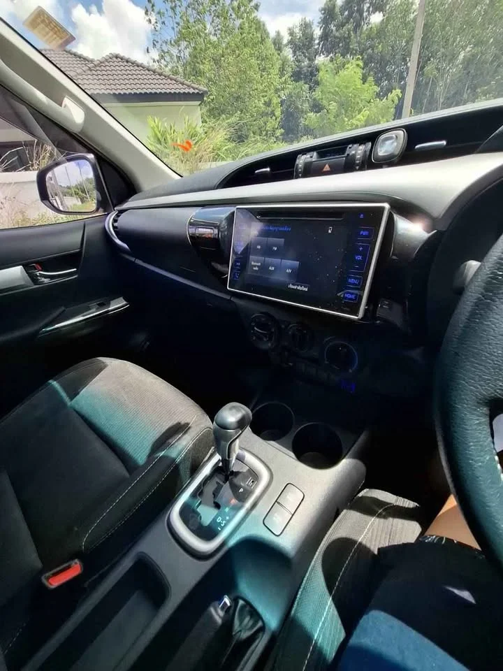 2018 Toyota Hilux VIII 2