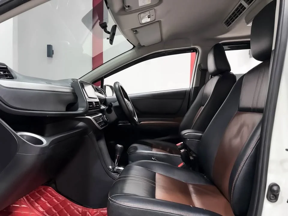 2017 Toyota Sienta II 3