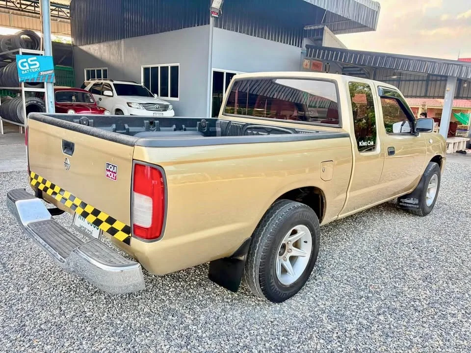 2007 Nissan Frontier I 3