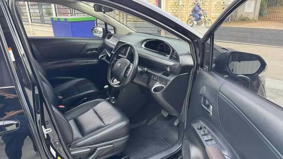 2019 Toyota Sienta II 2