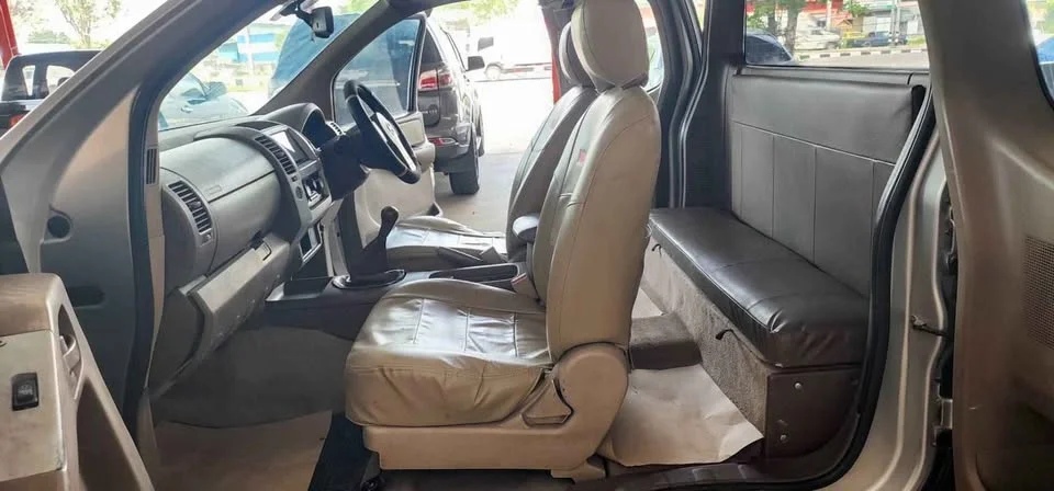 1980 Nissan Navara II 2